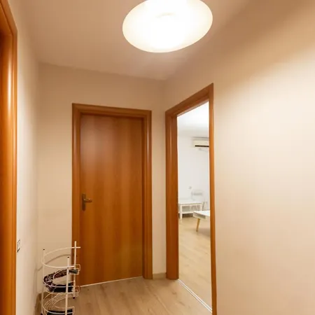 Lily's 2 Bedroom Apartment Tirana