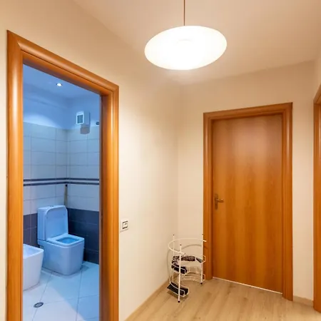Lily's 2 Bedroom Apartment Tirana